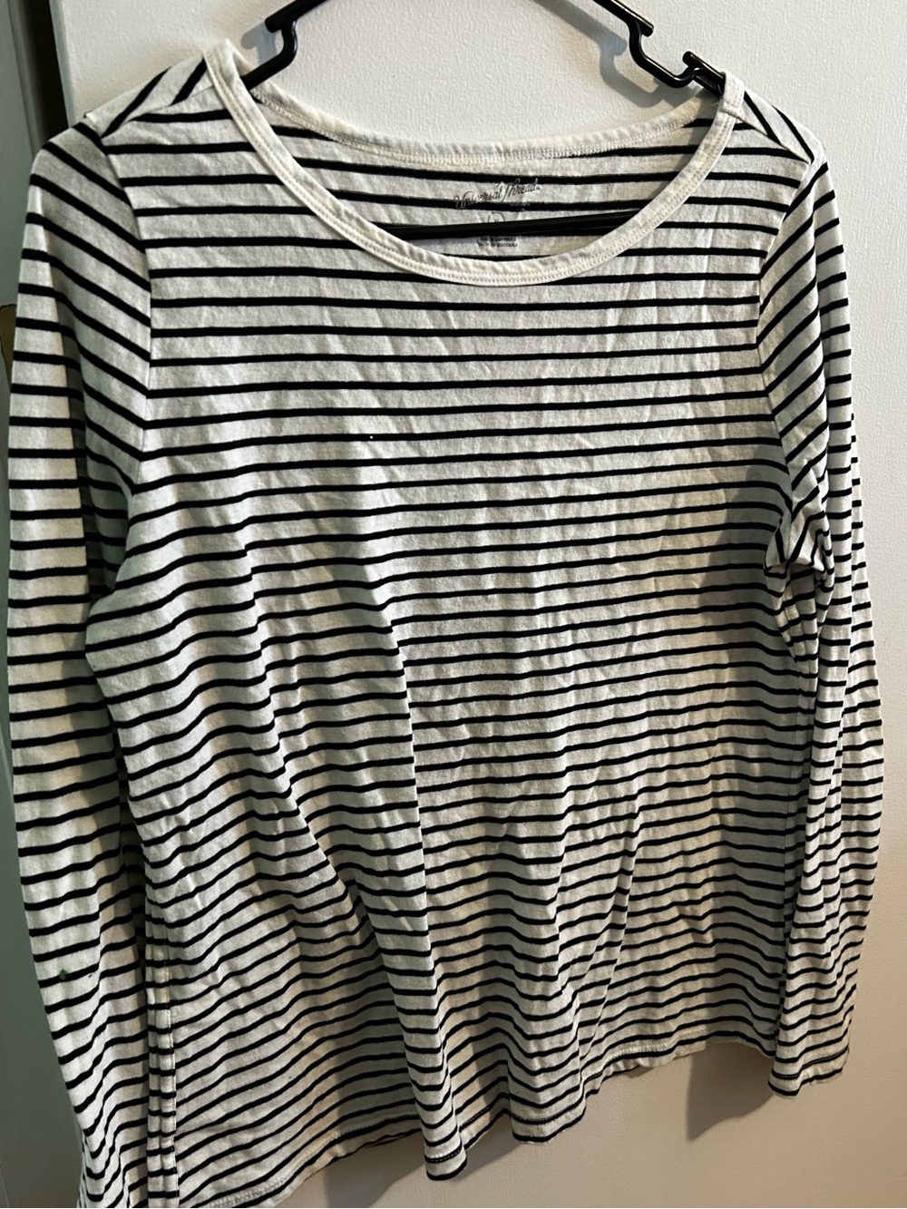 Universal Thread Women's Long Sleeve Black and White Striped Tee